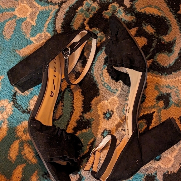 Unisa Black Suede Block Heel Sandal Size 7.5 - Picture 3 of 5